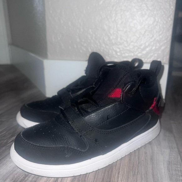 Kids Nike Jordan’s gently used, size 1 Youth - Picture 4 of 4